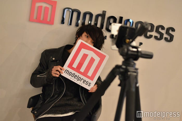 モデルプレスのInstagramアカウントでライブ配信を行った花沢将人 (C)モデルプレス