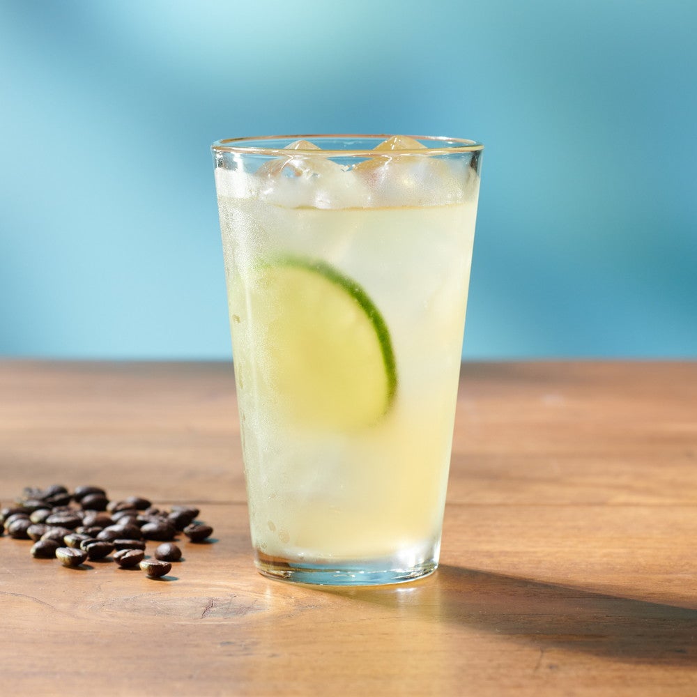 コーヒーエイド クール ライム¥1,031（持ち帰りの場合）¥1,050（店内利用の場合）／画像提供：スターバックス コーヒー ジャパン
