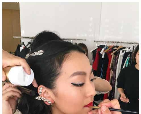 浅田真央、大人メイク姿に絶賛の声「色っぽい」 話題の美ボディ撮影オフショット公開
