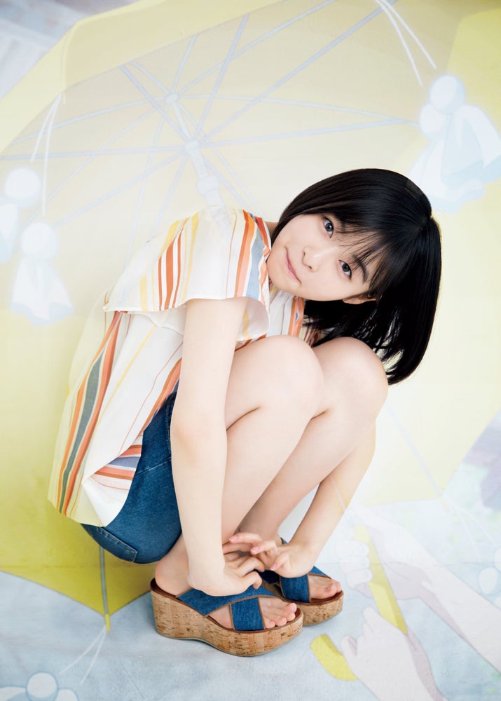 森七菜「天気の子」コラボグラビアで眩しい色白肌を披露