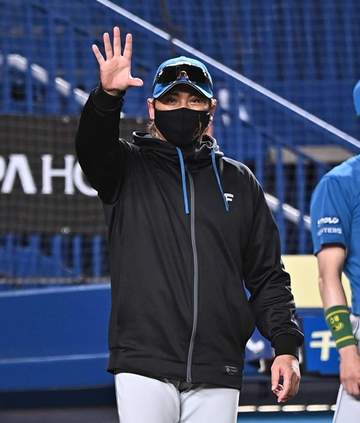 日本ハム・新庄監督 1軍ベンチ枠拡大提案 他球団の例も挙げ「2人」増希望 熱中症、不慮のケガを考慮「やりくり大変」