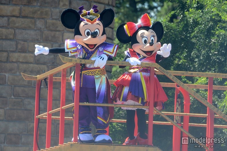 「雅涼群舞（がりょうぐんぶ）」／（左から）ミッキー、ミニー