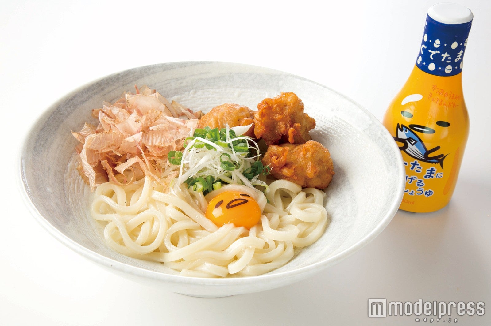 しがらみ釜玉うどん900円（税抜き）（C）2013，2016 SANRIO CO．，LTD．APPROVAL NO．S571373