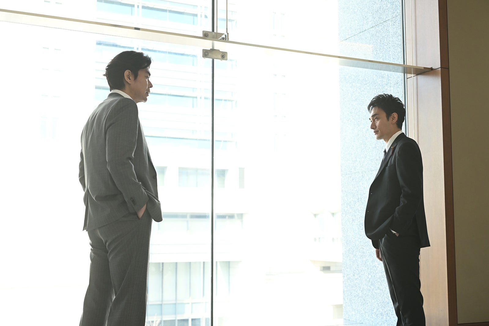 小澤征悦、草なぎ剛「罠の戦争」最終話より（C）カンテレ