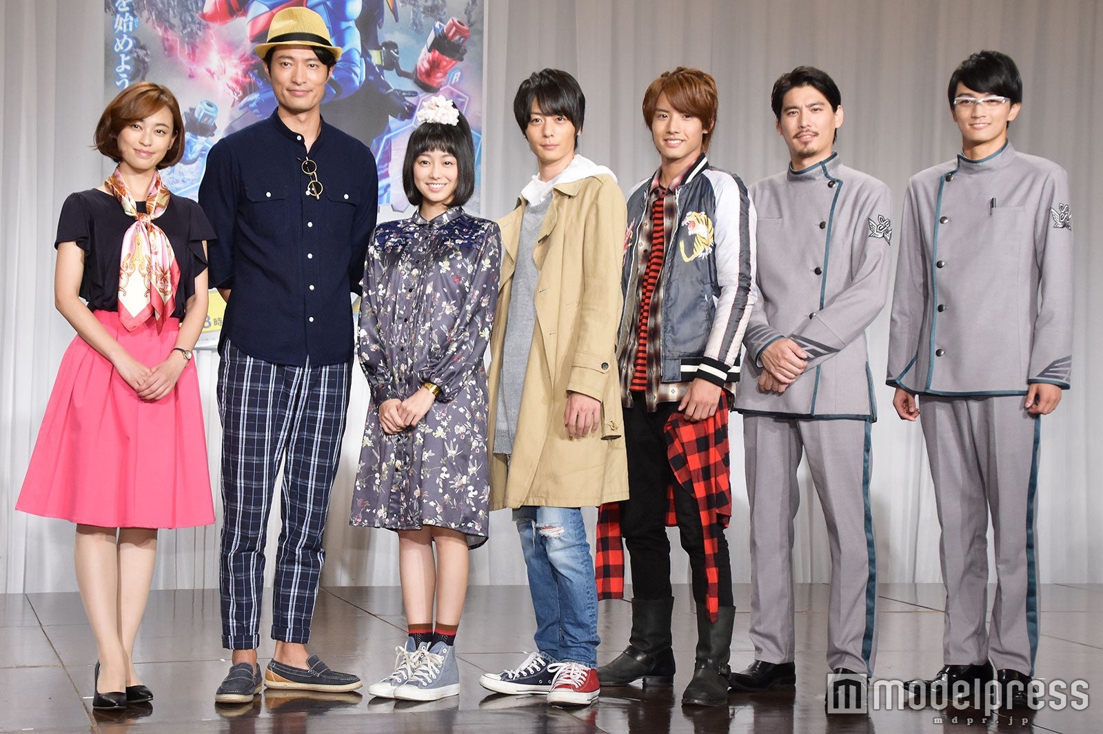 （左から）滝裕可里、前川泰之、高田夏帆、犬飼貴丈、赤楚衛二、水上剣星、越智友己（C）モデルプレス