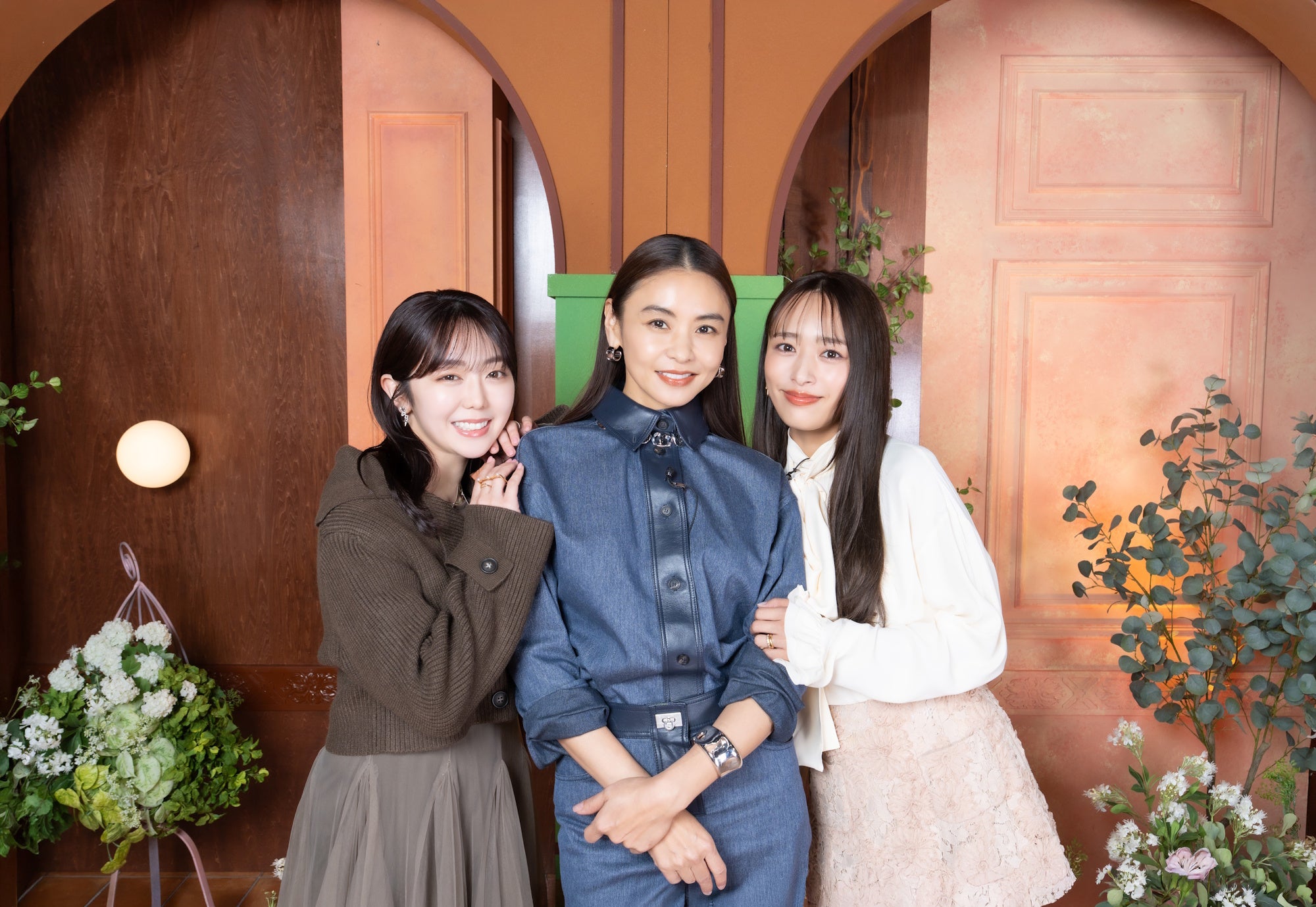 峯岸みなみ、滝沢眞規子、近藤千尋（C）AbemaTV,Inc.