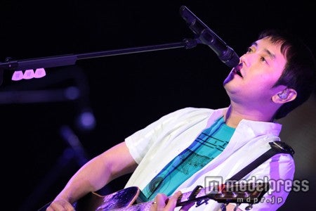 ライブパフォーマンスをしたゆず