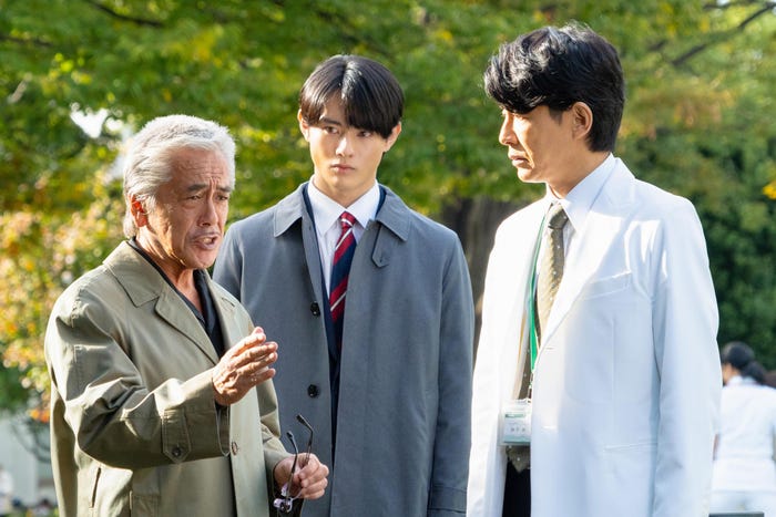 寺島進、前田拳太郎藤木直人「D&D 〜医者と刑事の捜査線〜」第6話(C)「D&D ~医者と刑事の捜査線~」製作委員会