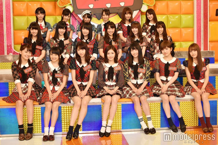 『AKBINGO!』がリニューアルでメンバー心機一転/(上段左から)早坂つむぎ、小栗有以、坂口渚沙、倉野尾成美、中西智代梨、伊豆田莉奈(中段左から)大和田南那、谷口めぐ、川本紗矢、西野未姫、込山榛香、小嶋菜月(下段左から)小嶋真子、向井地美音、柏木由紀、渡辺麻友、横山由依、岡田奈々、加藤玲奈(C)モデルプレス