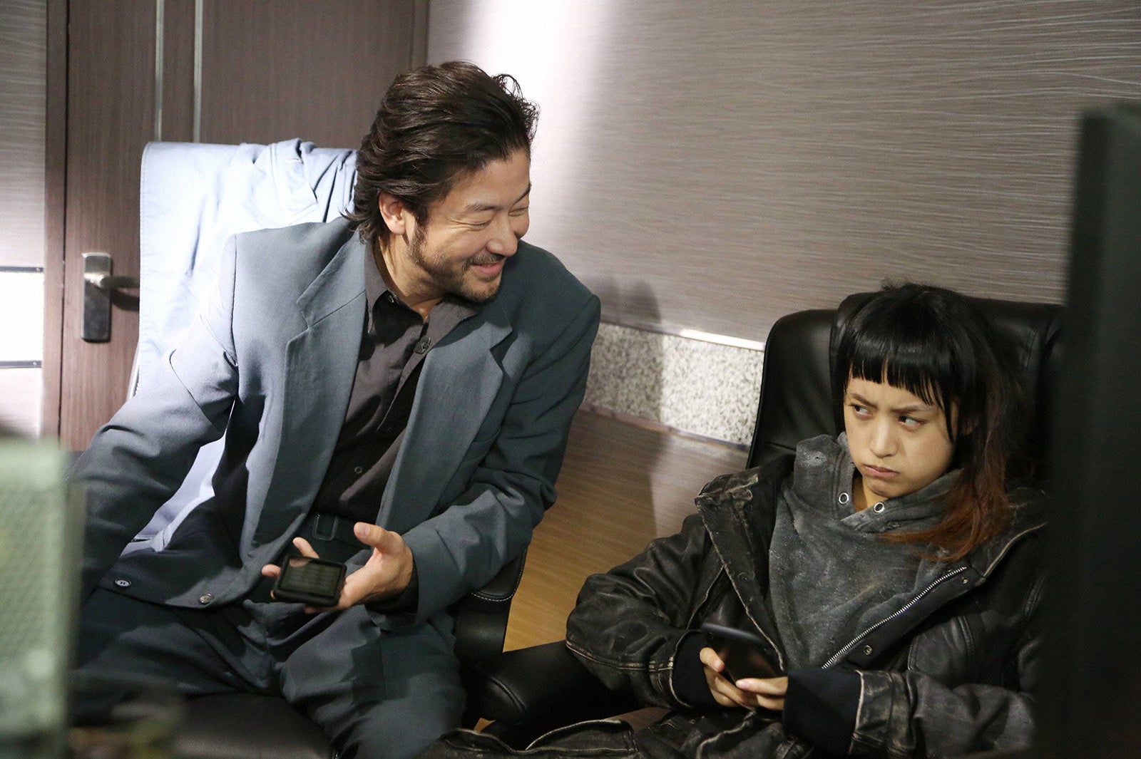 浅野忠信、山本美月（画像提供：フジテレビ）