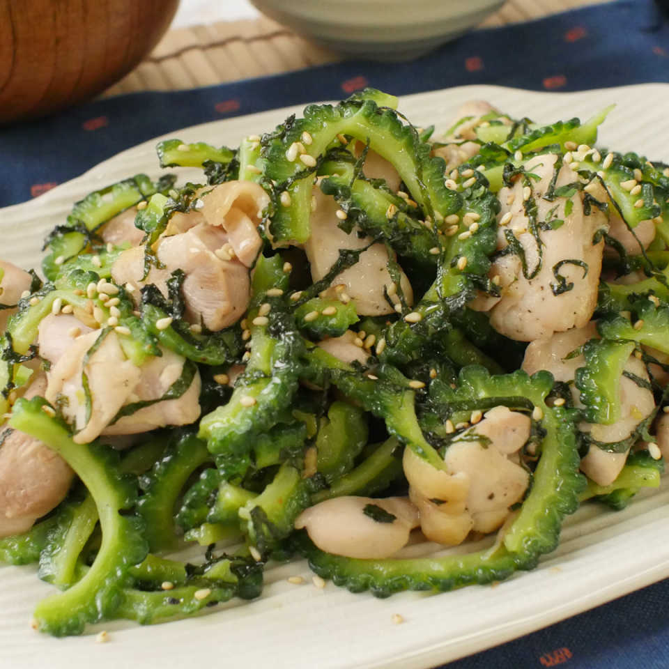 夏にぴったり！大葉香る鶏肉とゴーヤのうま塩炒め