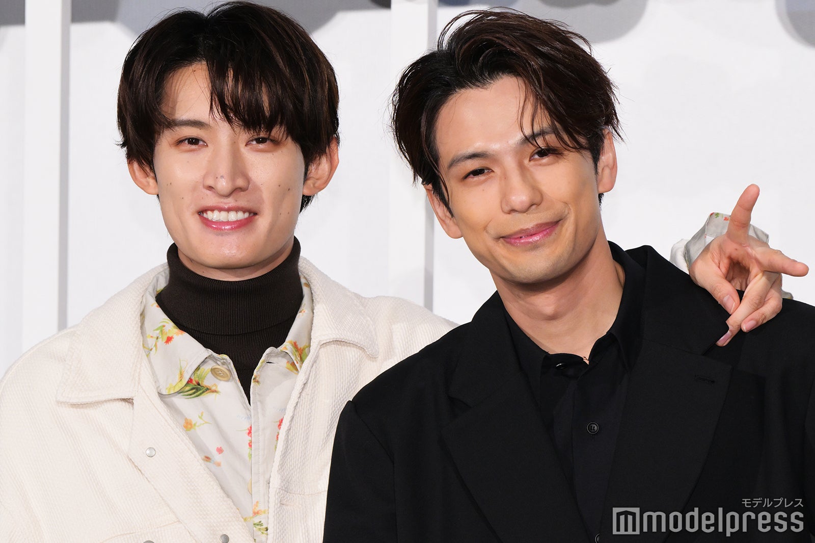 Snow Man向井康二、森崎ウィンの“キュン”とした仕草明かす「すごく可愛かった」劇中キスシーンを再現【（LOVE SONG）】