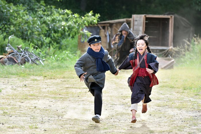 浅川大治、新井美羽/「この世界の片隅に」(C)TBS