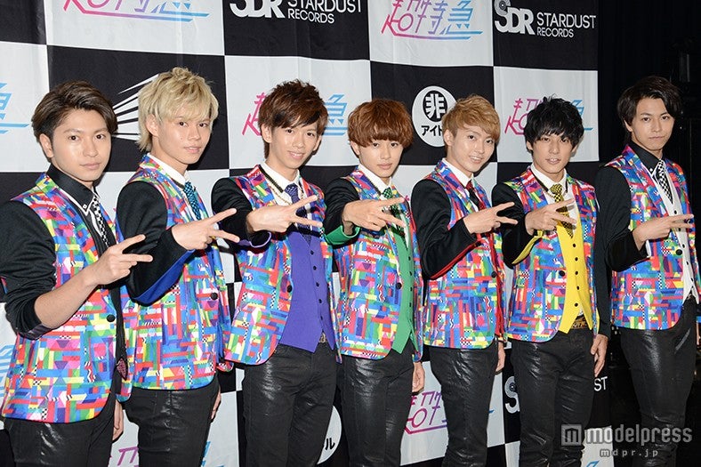 TRFとツーマンライブを行った超特急（左から）コーイチ、カイ、リョウガ、タクヤ、ユーキ、ユースケ、タカシ※写真は公演前囲み取材で撮影