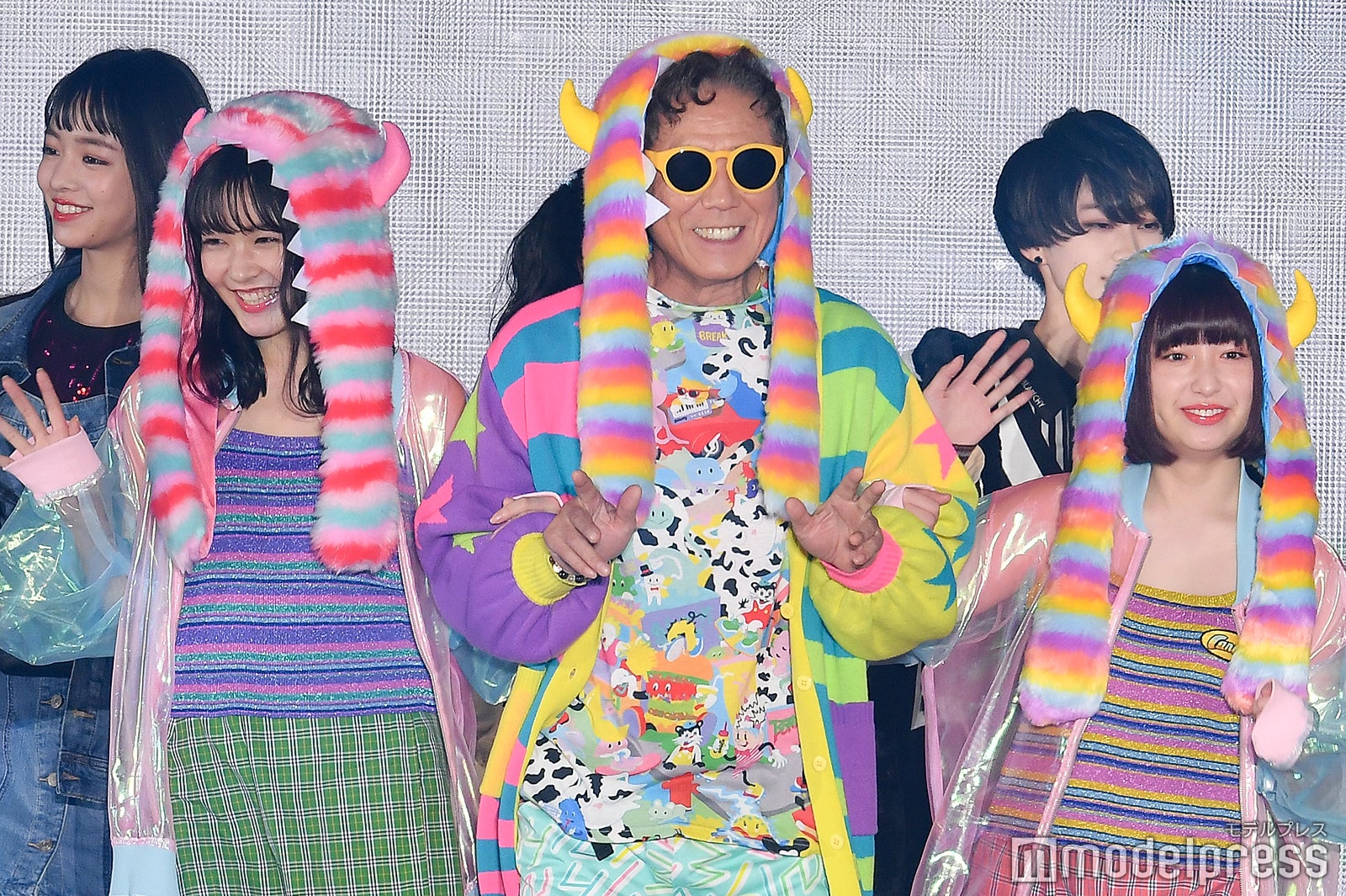 西岡徳馬、原宿ファッションで衝撃初ランウェイ　美女引き連れる＜GirlsAward 2018 A／W＞