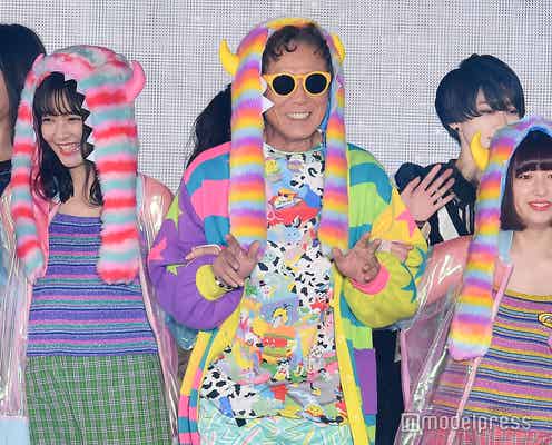 西岡徳馬、原宿ファッションで衝撃初ランウェイ 美女引き連れる<GirlsAward 2018 A/W>