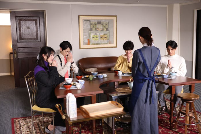 井手上漠、鈴木康介、若月佑美、本田響矢、中尾暢樹「セレブ男子は手に負えません」第8話より(C)ABC・DLE