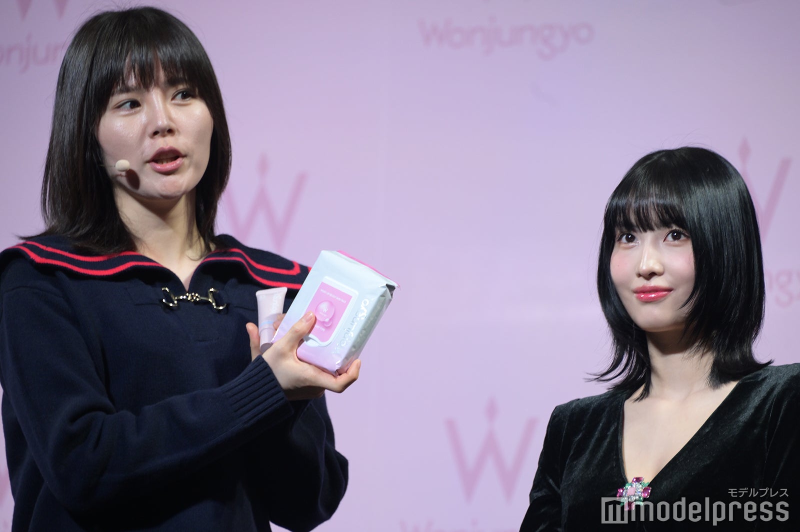 メイクの説明をするウォン・ジョンヨ、モモ（C）モデルプレス