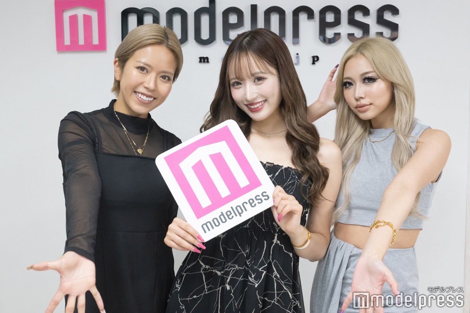 赤荻瞳、もも、きぃぃりぷ（C）モデルプレス