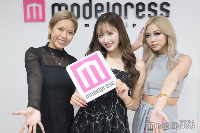 赤荻瞳、もも、きぃぃりぷ(C)モデルプレス