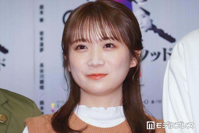 秋元真夏「まちがって前髪切りすぎた」新ヘア公開「親近感湧く」「お茶目で可愛い」の声