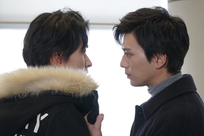 山崎賢人、新田真剣佑/「トドメの接吻」第8話より(C)日本テレビ