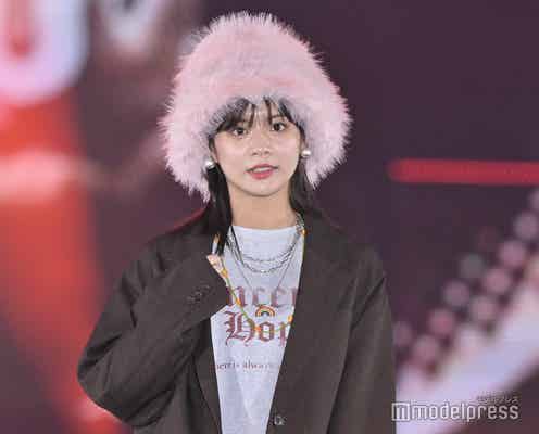 永瀬莉子、 ショーパンでランウェイ闊歩 ファーハットで冬先取り<GirlsAward 2023 A/W>