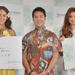 (左から)道端ジェシカ、ハワイ州観光局長・エリック高畑、吉川ひなの
