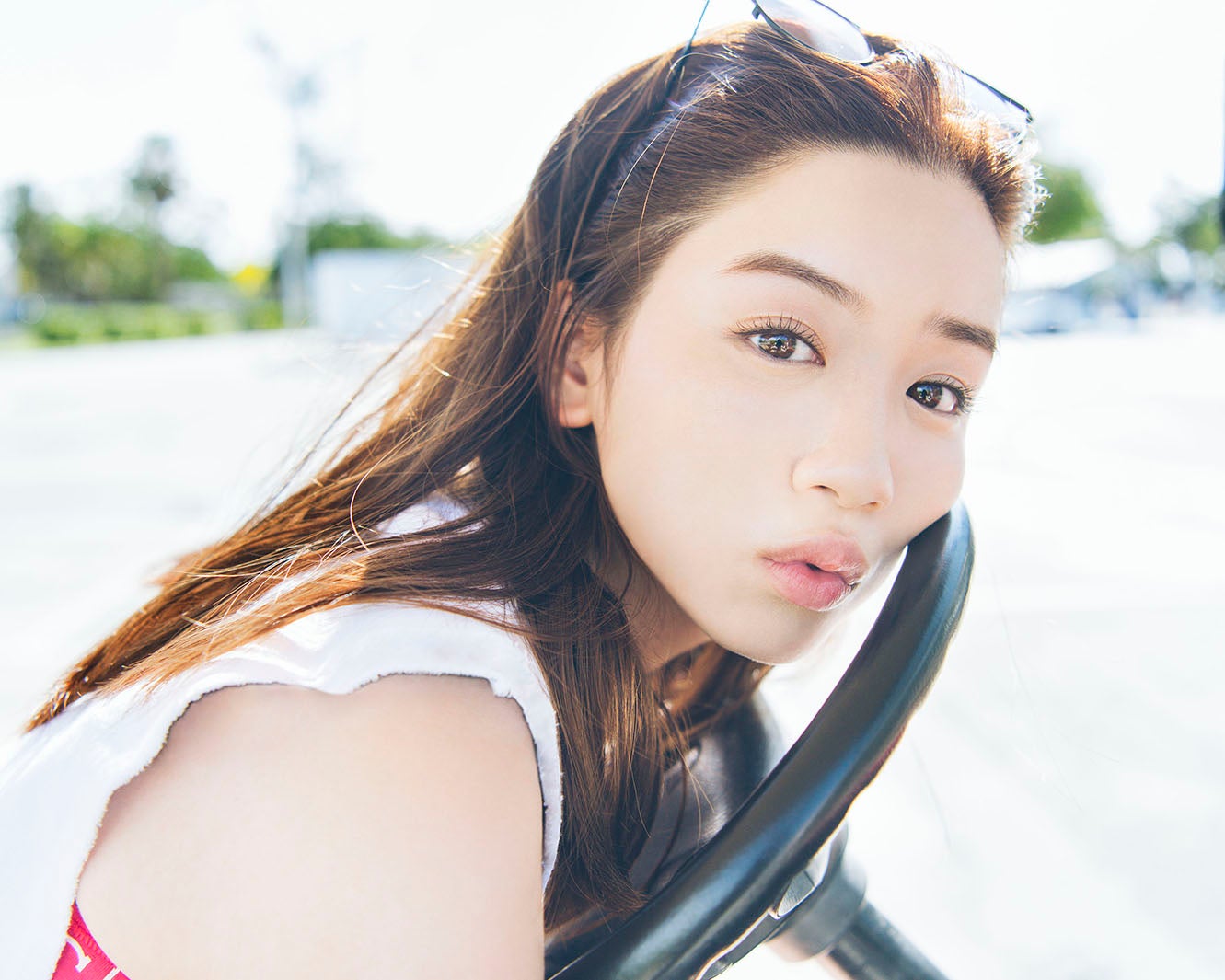 永野芽郁×ヨウジヤマモトのEC限定ブランド、Tシャツ2色発売