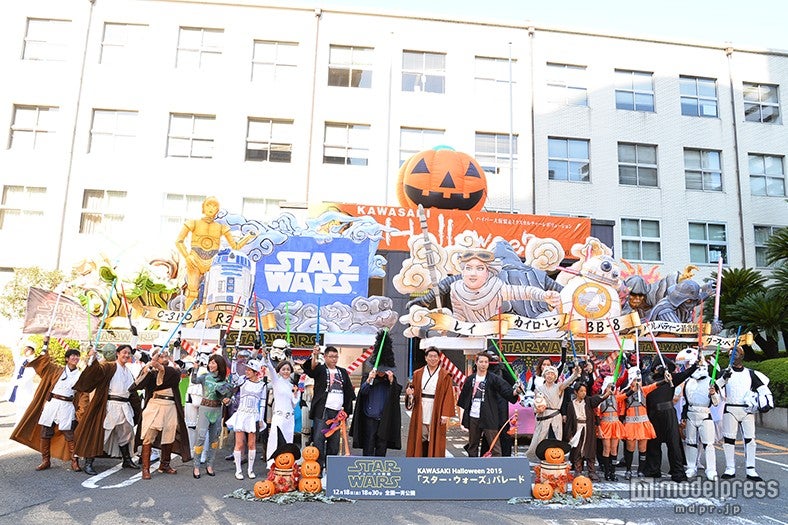 ハロウィンの川崎に「スター・ウォーズ」コスプレイヤー100人集結