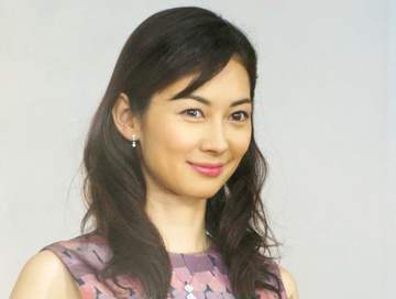 「エルメスさん全然変わらない♥」ハワイ→シンガポール移住の3児ママ女優 49歳の現在にスペイン語＆英語でも「美しい♡」