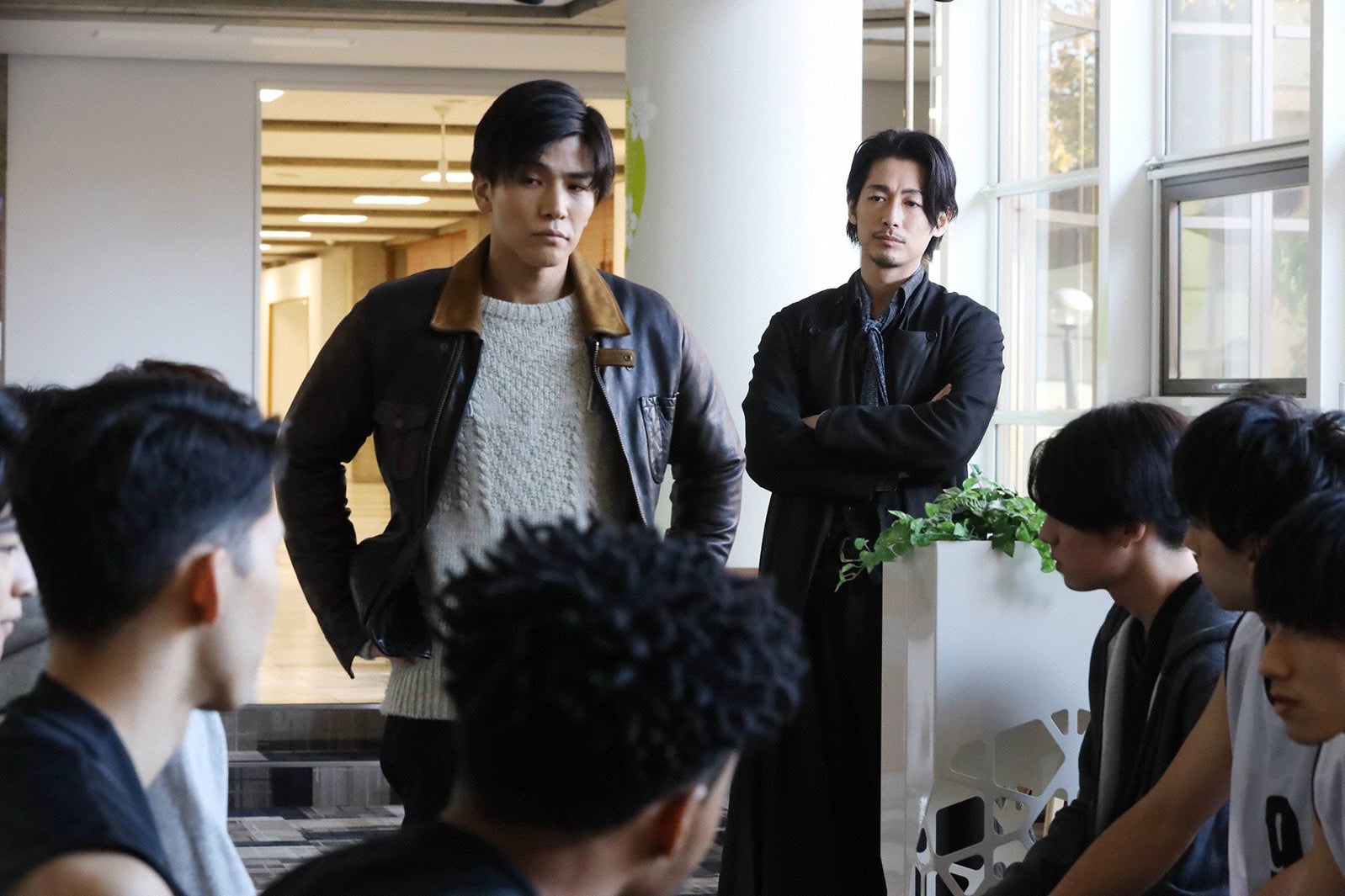 岩田剛典、ディーン・フジオカ／「シャーロック」第10話より（C）フジテレビ