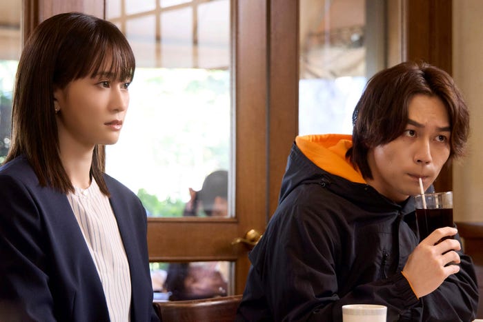 前田敦子、松田元太「人事の人見」場面写真(C)フジテレビ