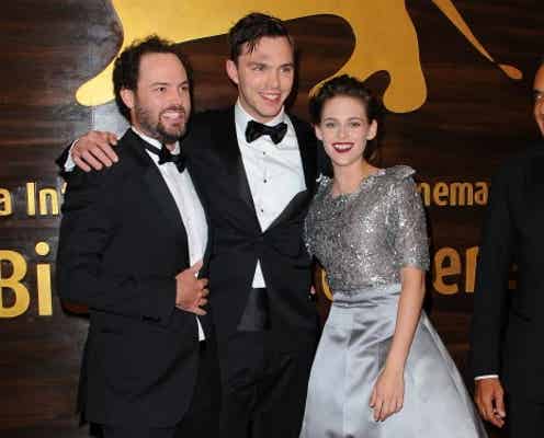 クリステン・スチュワート、ベネチア国際映画祭でリラックス!?