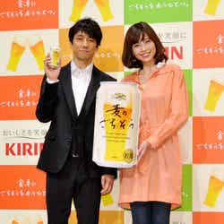 「キリン 麦のごちそう」新商品・新CM発表会に登場した(写真左から)西島秀俊、片瀬那奈
