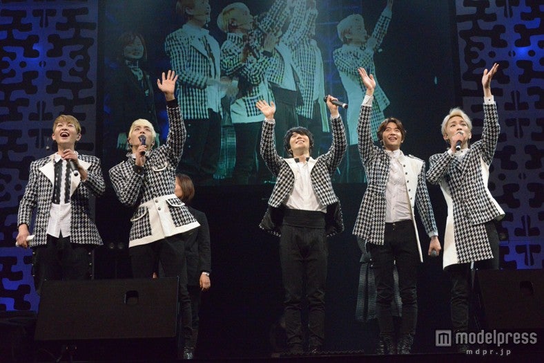 SHINee、迫力パフォーマンスで札幌を熱く揺るがす