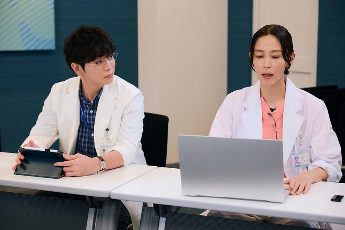 松本潤、木村佳乃「19番目のカルテ」第5話(C)TBSスパークル/TBS(撮影:加藤春日)