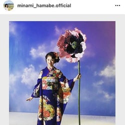 「めっちゃ似合う」「ため息の出る美しさ」浜辺美波、美麗な振袖姿に注目集まる