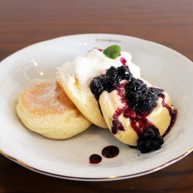ふわふわブルーベリーパンケーキ／画像提供：パンケーキカフェcafeblow