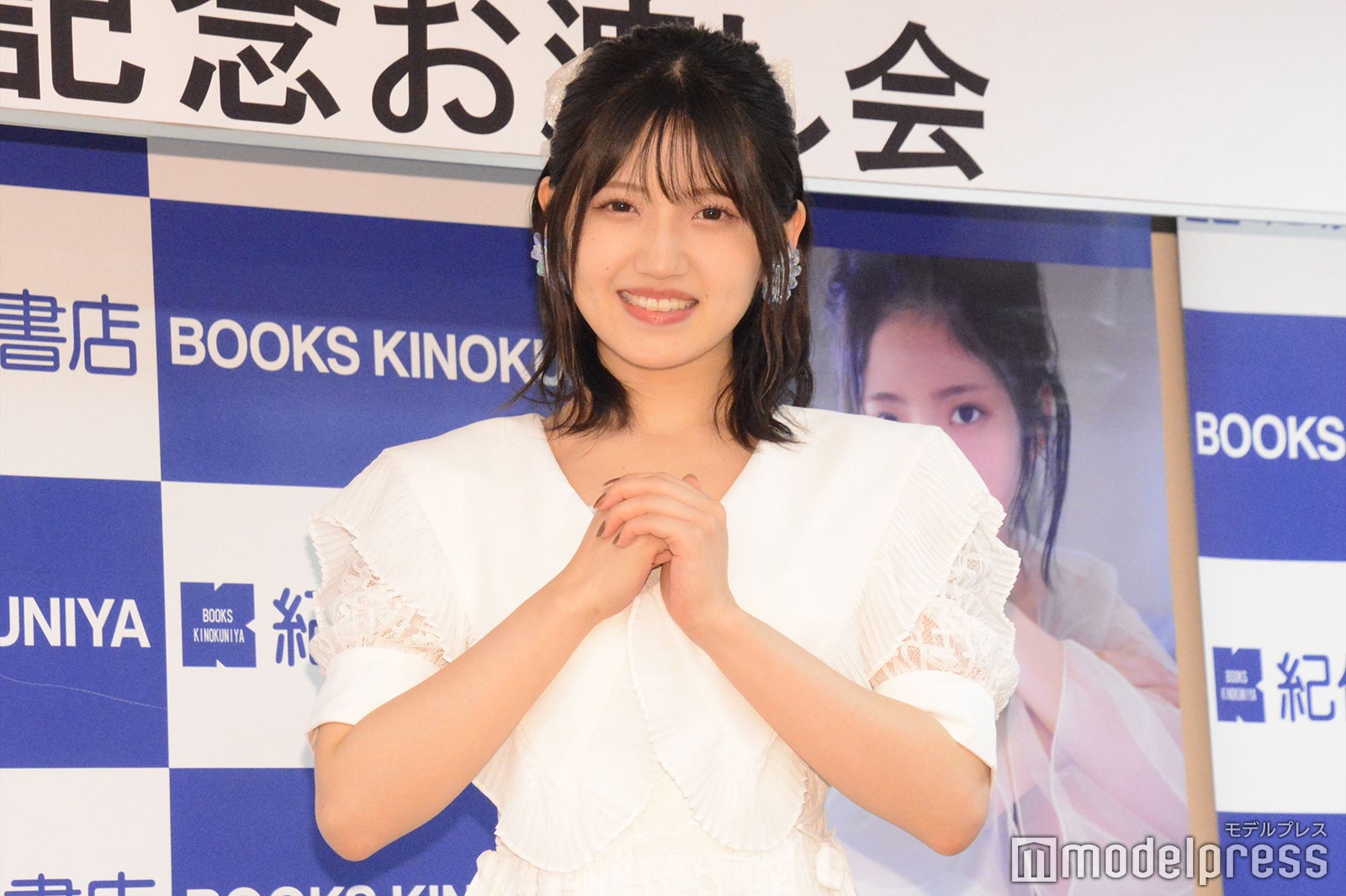 AKB48村山彩希、写真集見た岡田奈々らメンバーの反響明かす「50冊買う」宣言も＜普通が好き＞