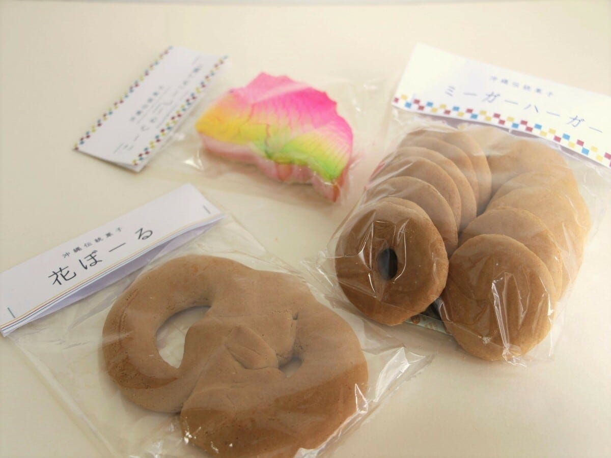 ワンコイン以下で購入できる、レトロかわいい琉球菓子たち。ほかにもいろいろ種類がある