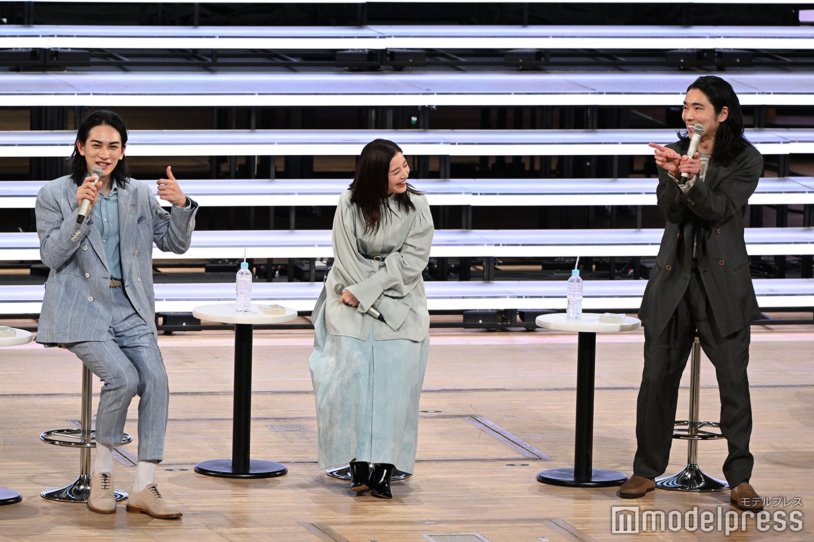 流鏑馬の後に書をたしなむ“平安トライアスロン”で盛り上がる町田啓太と柄本佑（C）モデルプレス