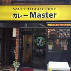 黄色い看板が目印の東京・人形町「カレーMaster（マスター）」