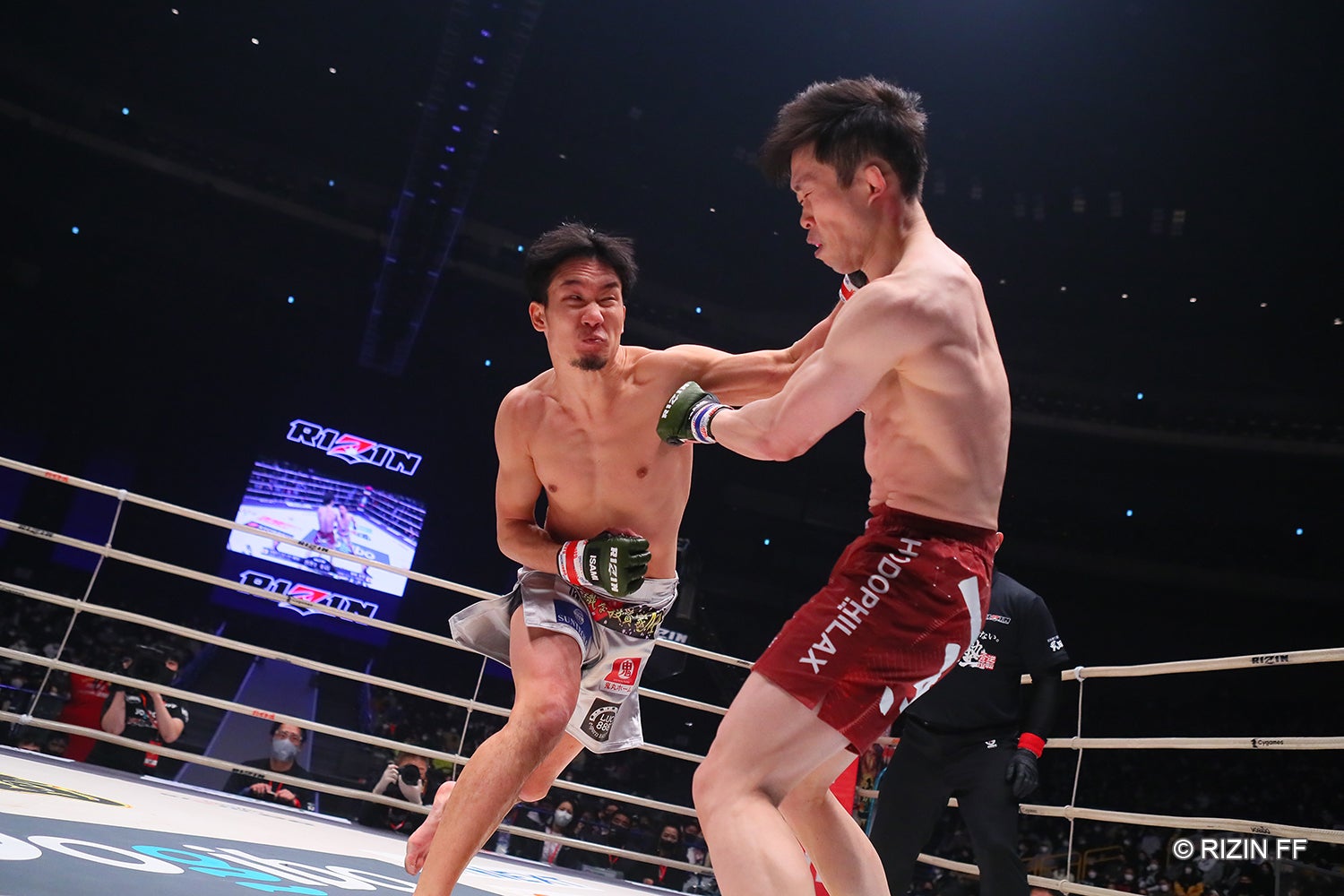 朝倉未来、弥益ドミネーター聡志（C）RIZIN FF