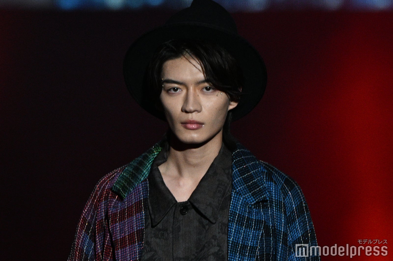 原因は自分にある。杢代和人、目元にストーンキラリ ハット×ロングコート着こなす【TGCあいち・なごや2026】