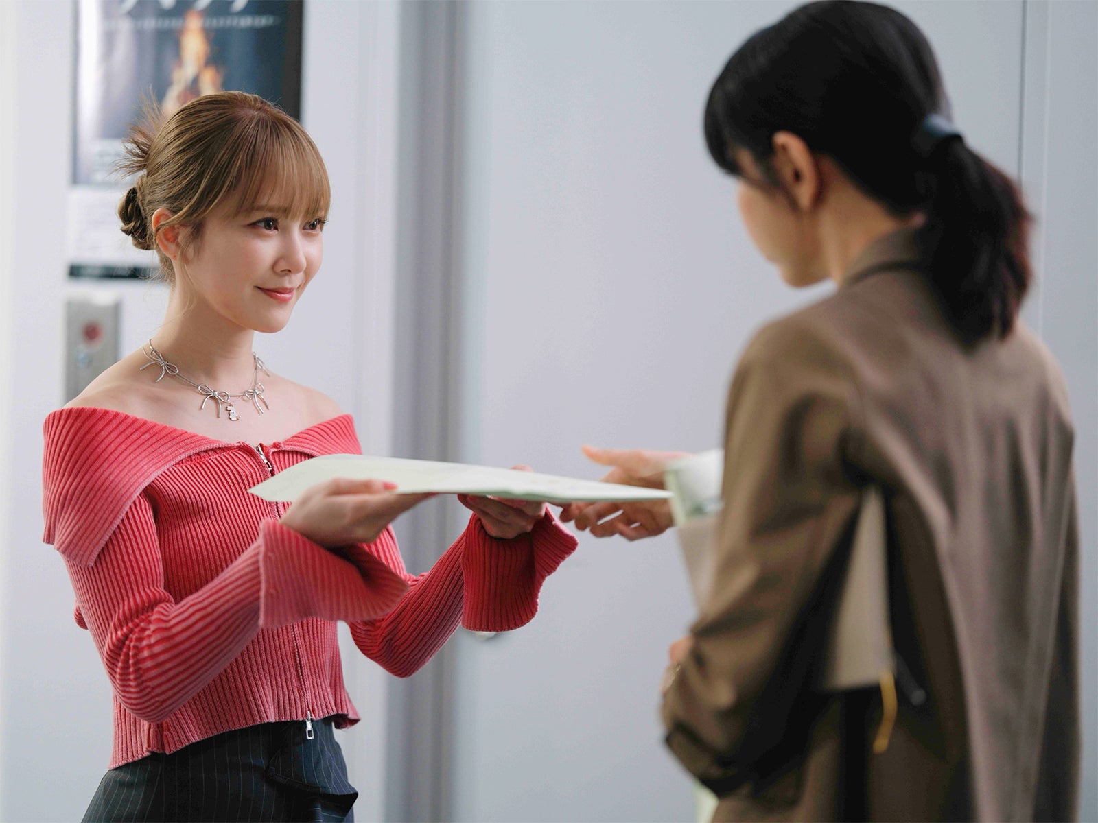 加藤史帆、森カンナ（C）「彩香ちゃんは弘子先輩に恋してる」製作委員会・MBS／第7話より