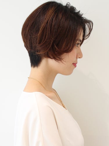前髪なし 前下がりショートで大人女性の魅力を演出 小顔効果 な人気スタイル集 モデルプレス 前髪なし 前下がりショートで大人女性の魅力を演出 小顔効果 な人気スタイル集 モデルプレス
