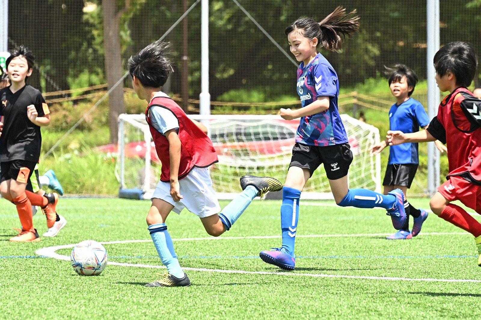 （中央）稲垣来泉／「オールドルーキー」第6話より（C）TBS