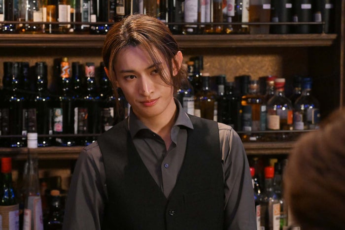 Snow Man向井康二、監督一同唸ったアドリブ・俳優としての凄みとは―関西ジュニアぶり共演のプロデューサーが語る＜「リビングの松永さん」萩原崇PインタビューVo.2＞