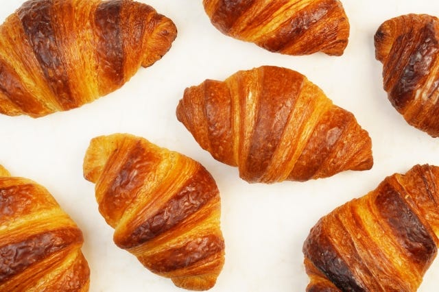 通常の約3倍・108層…！高級食パン専門店が作る「唯一無二のクロワッサン」